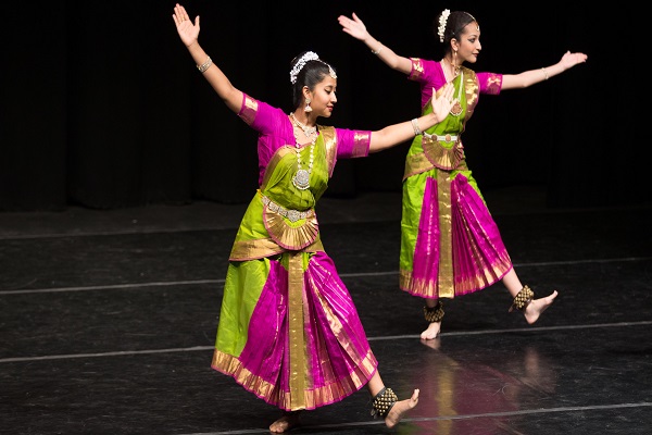 Duet of classical dance presented by Indian and Chinese